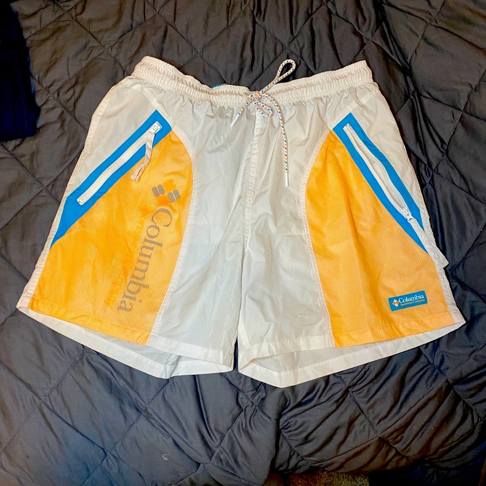 COLUMBIA SHORTS // LARGE // RETRO